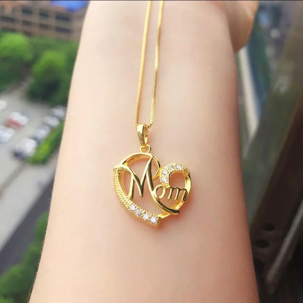 Mom’s 18k gold necklace